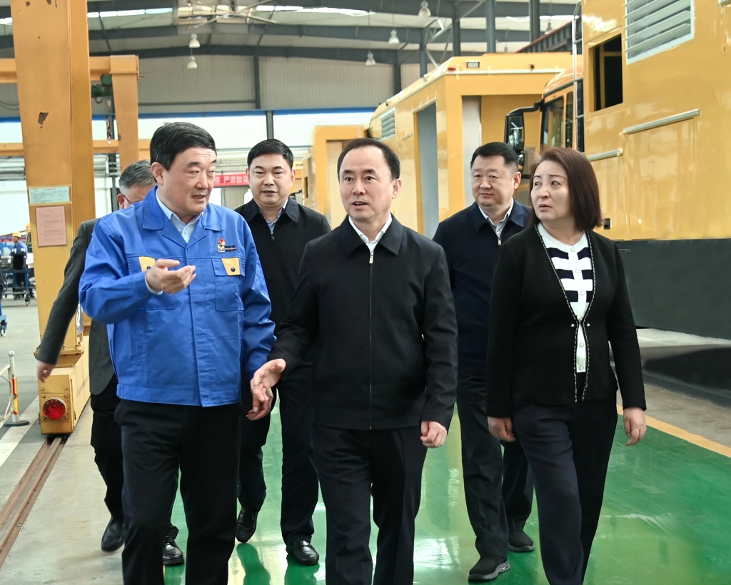 徐州市委书记宋乐伟一行至海伦哲调研专精特新企业发展情况  
